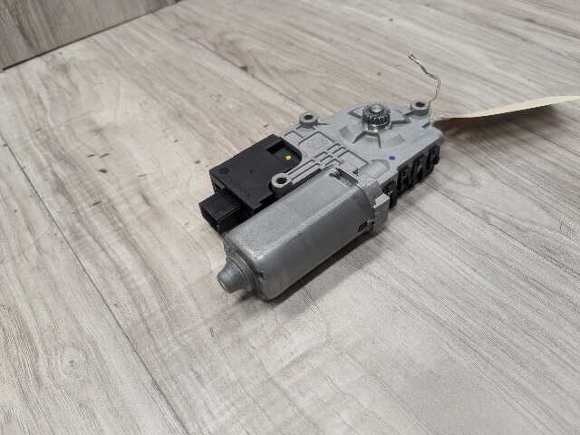 16-22 OEM BMW F48 X1 28i 28iX Sunroof Moonroof Sun Roof Glass Motor Drive Unit