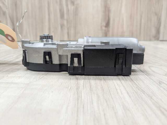 16-22 OEM BMW F48 X1 28i 28iX Sunroof Moonroof Sun Roof Glass Motor Drive Unit