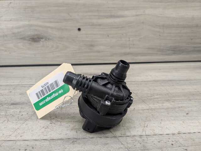 *OEM BMW G01 G05 G20 G22 G30 G42 G80 G82 G83 M3 M4 Engine Auxiliary Water Pump