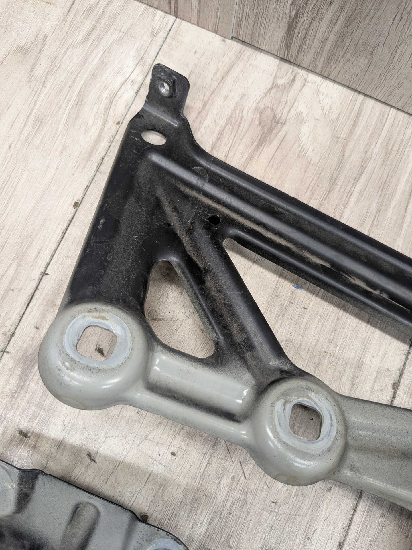 16-22 OEM BMW F48 X1 28i 28iX Front Left Driver Side Fender Holder Bracket SET