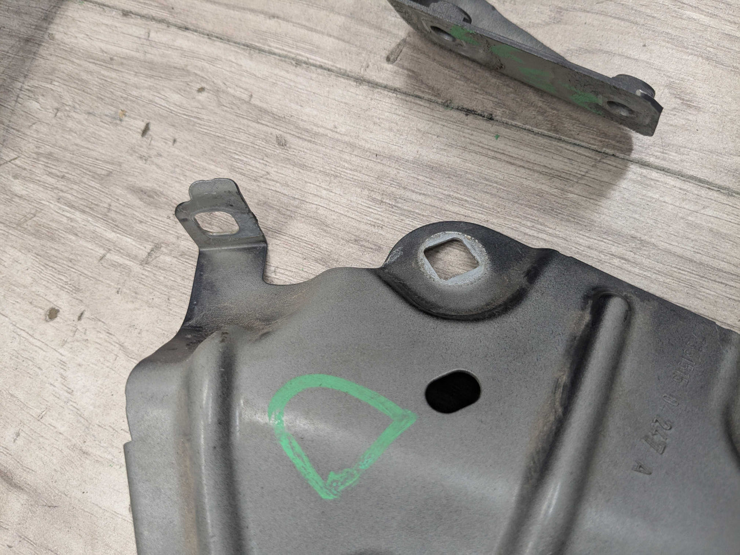 16-22 OEM BMW F48 X1 28i 28iX Front Left Driver Side Fender Holder Bracket SET