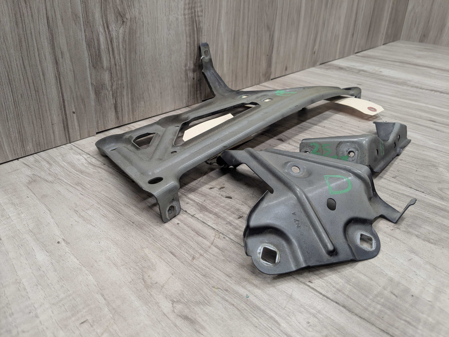 16-22 OEM BMW F48 X1 28i 28iX Front Left Driver Side Fender Holder Bracket SET
