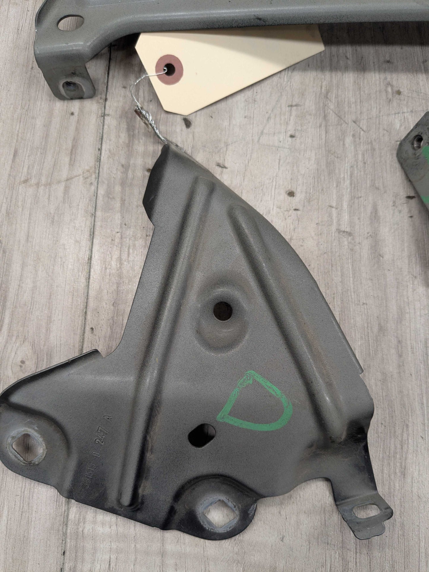 16-22 OEM BMW F48 X1 28i 28iX Front Left Driver Side Fender Holder Bracket SET