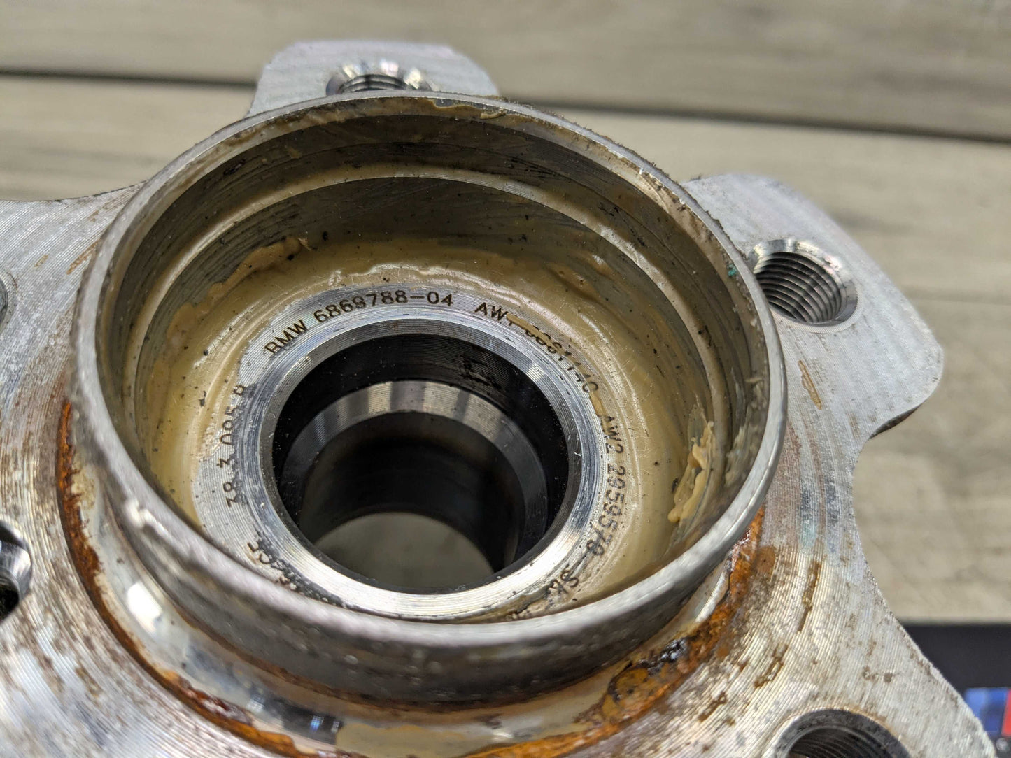 19-25 OEM BMW G20 330 M340 REAR Left Driver Side Knuckle Hub Spindle Bearing