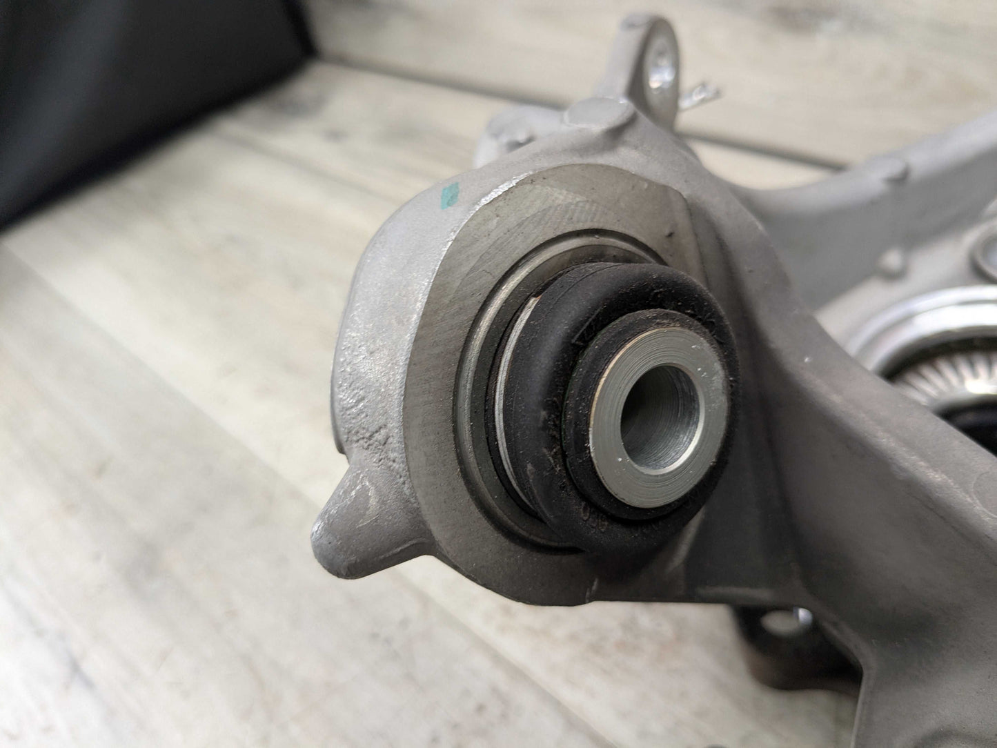 19-25 OEM BMW G20 330 M340 REAR Left Driver Side Knuckle Hub Spindle Bearing