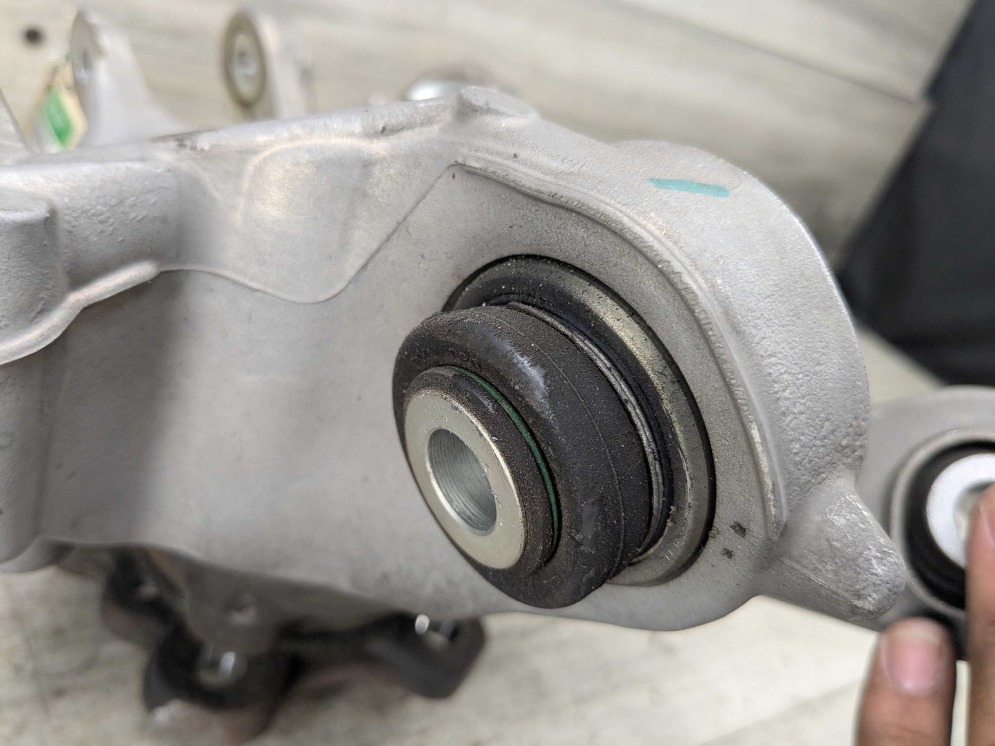 19-25 OEM BMW G20 330 M340 REAR Left Driver Side Knuckle Hub Spindle Bearing