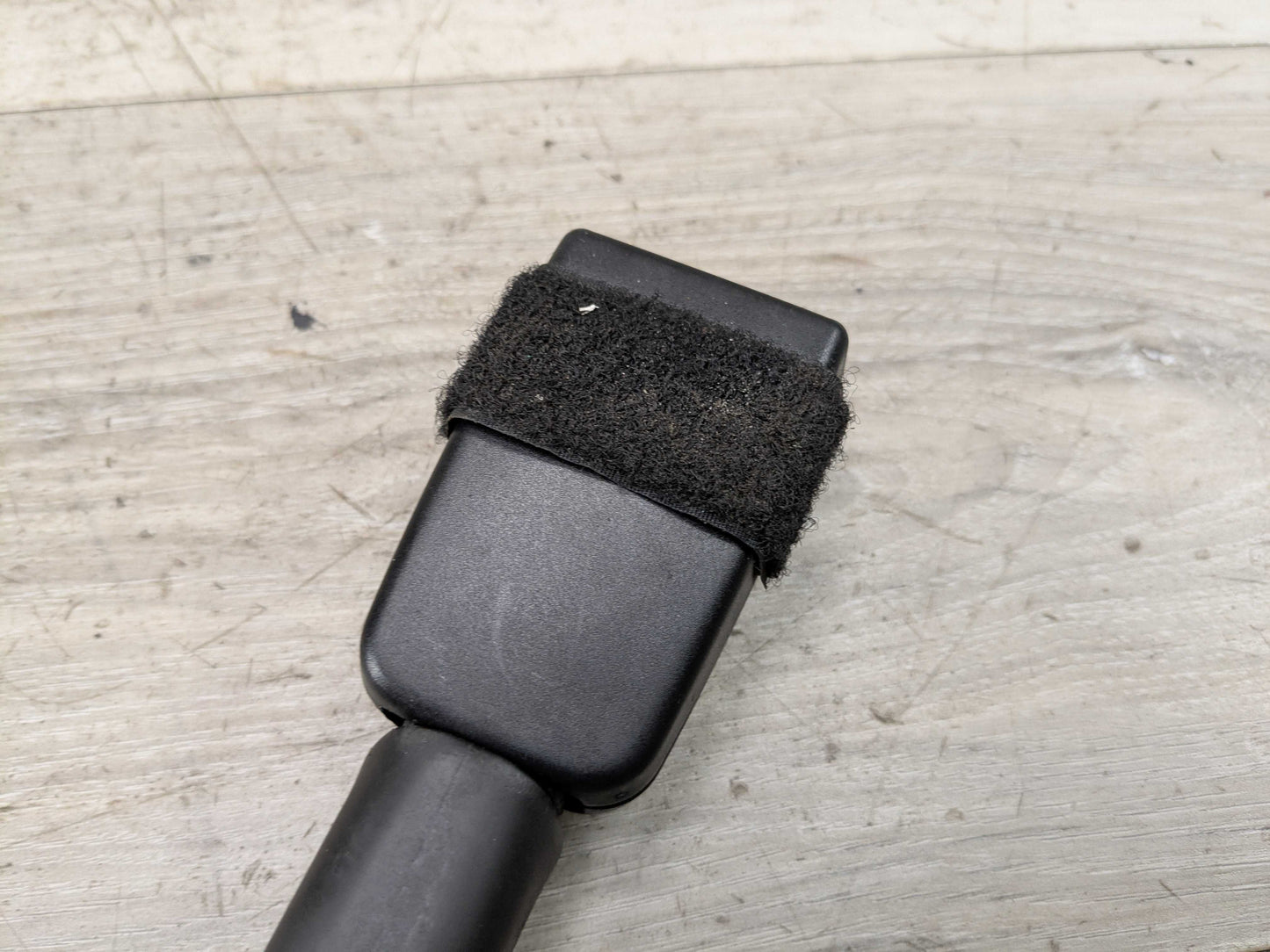 OEM BMW E82 E84 E88 E89 E90 E92 Front Right Passenger Seat Belt Buckle Tensioner
