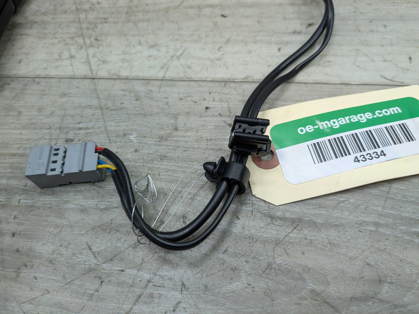OEM BMW E82 E84 E88 E89 E90 E92 Front Right Passenger Seat Belt Buckle Tensioner