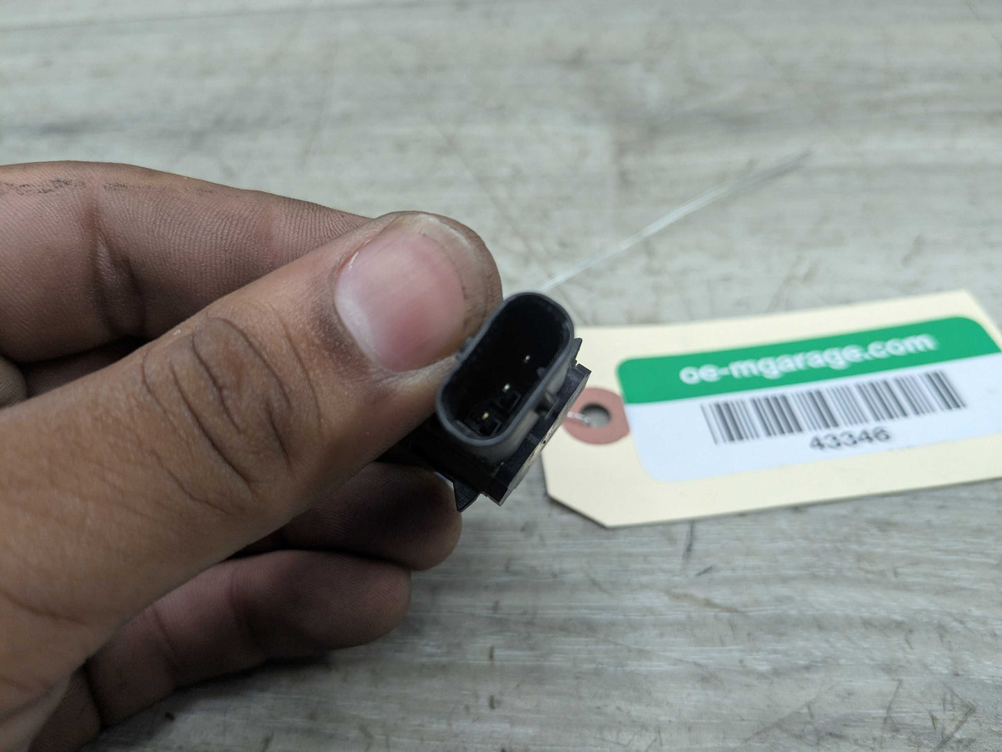 OEM BMW G01* G05* G20 G22 G23 G26 G42 G80 G82 M8 Bumper Parking PDC Sensor WHITE