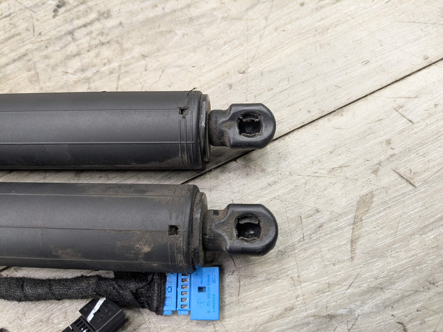11-17 OEM BMW F25 X3 Rear Left Right Trunk Liftgate Hatch Shock Strut Supports