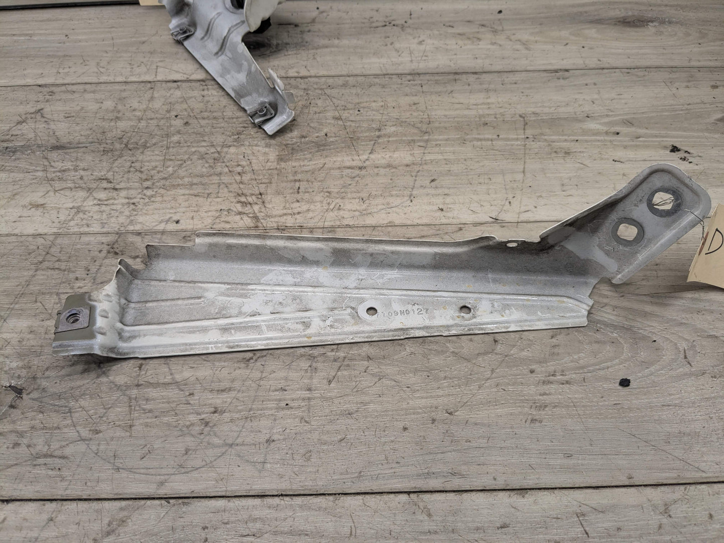 11-18 OEM BMW F25 F26 X3 X4 Front Left Driver Fender Mount Bracket Carrier Set