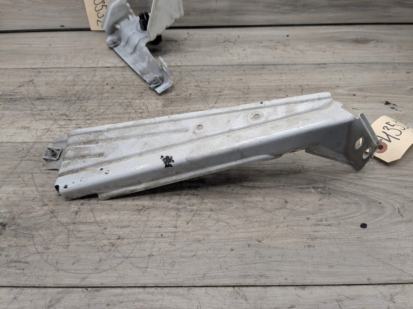 11-18 OEM BMW F25 F26 X3 X4 Front Left Driver Fender Mount Bracket Carrier Set