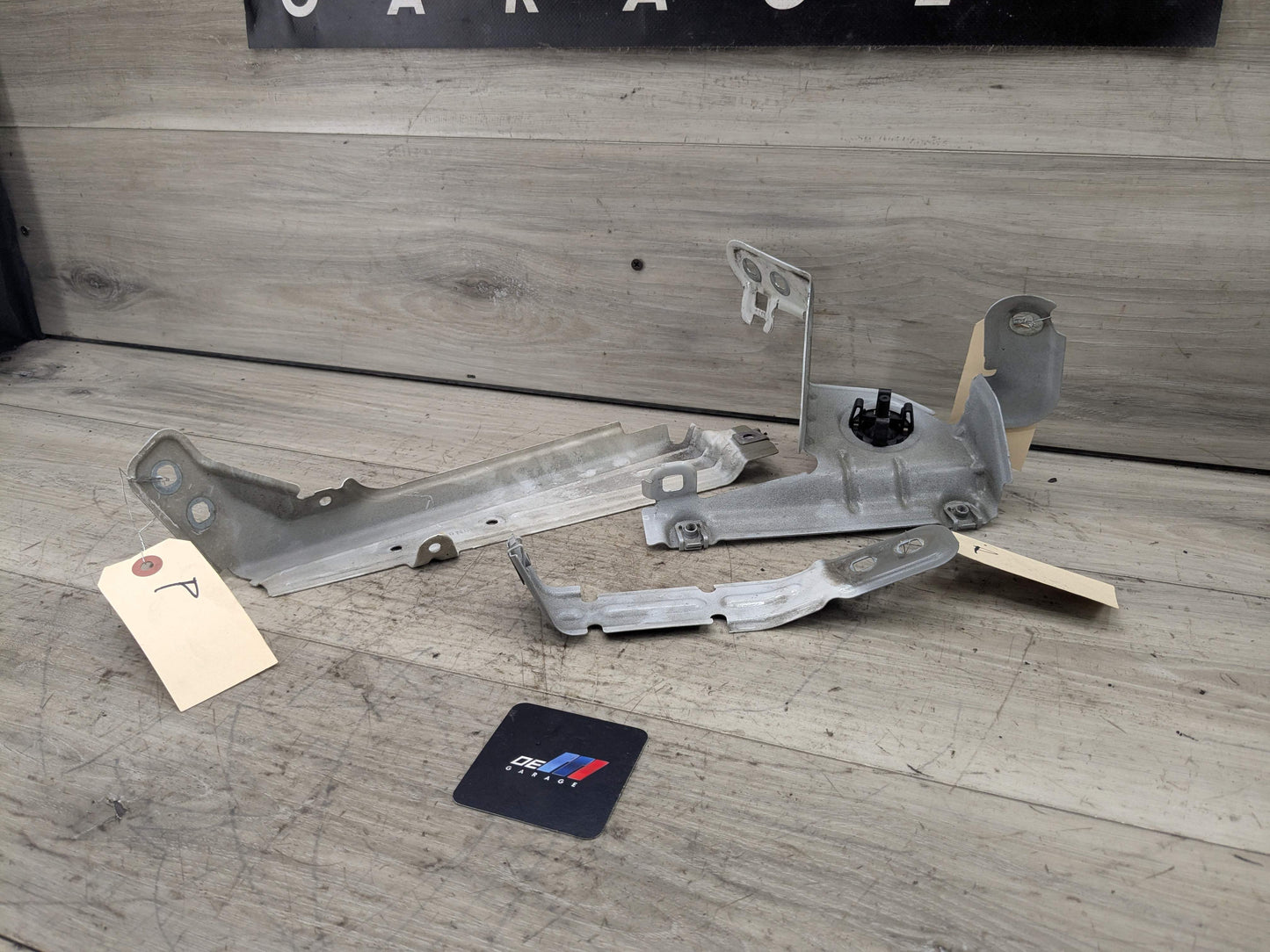 11-18 OEM BMW F25 F26 X3 X4 Front Right Passenger Fender Mount Bracket Carrier