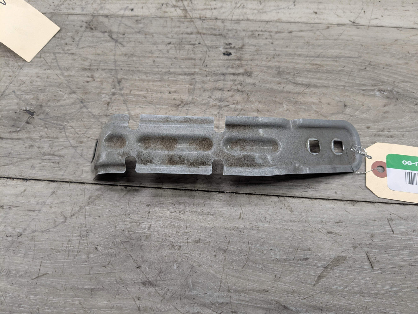 11-18 OEM BMW F25 F26 X3 X4 Front Right Passenger Fender Mount Bracket Carrier