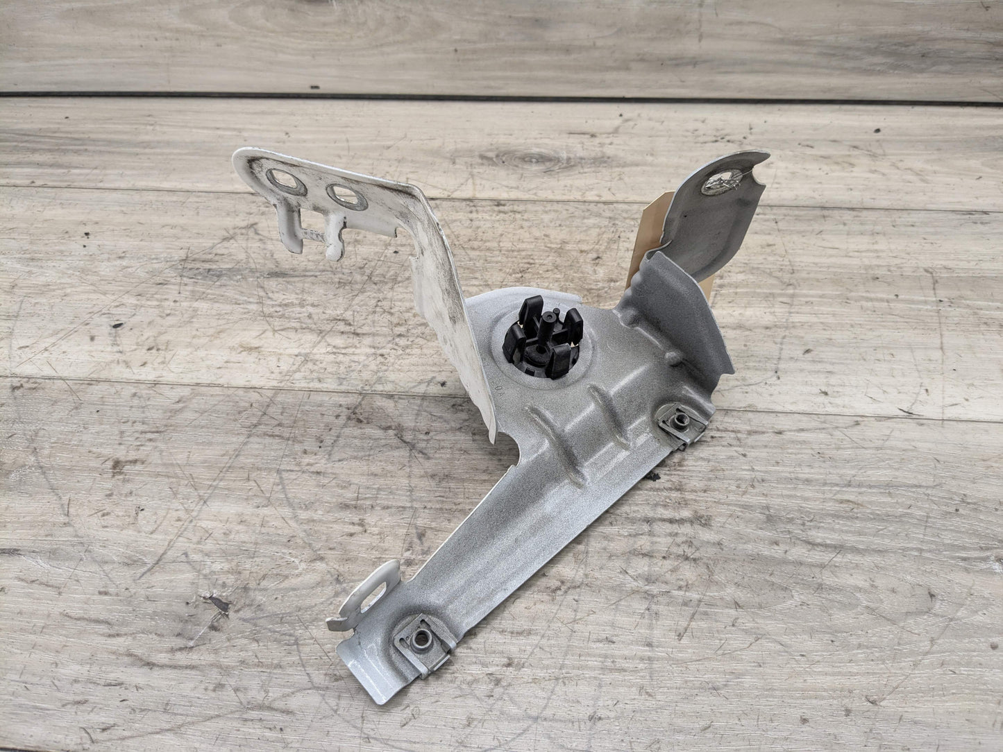 11-18 OEM BMW F25 F26 X3 X4 Front Right Passenger Fender Mount Bracket Carrier