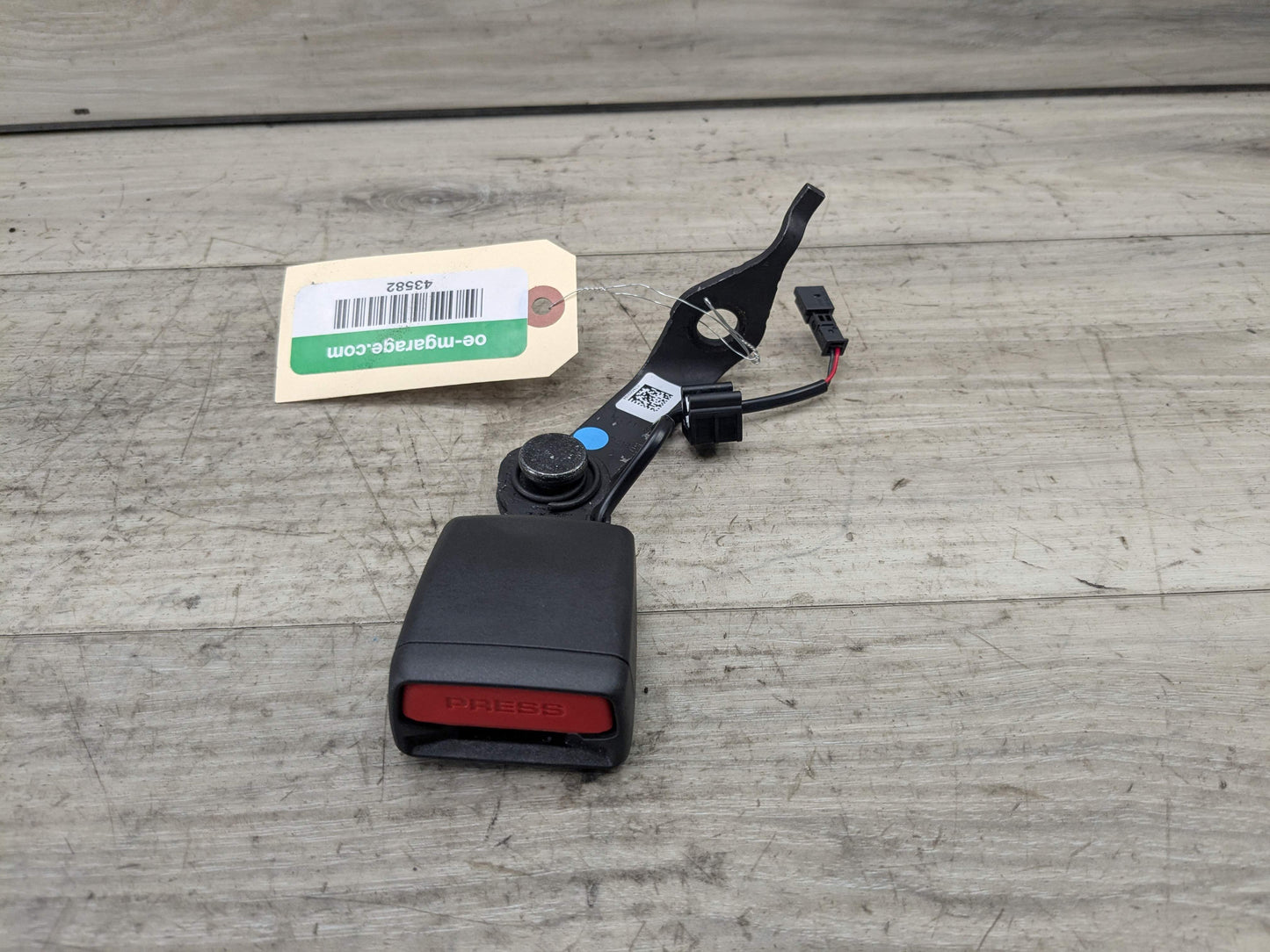 OEM BMW G20 G22 G26 G80 G82 M3 M4 Rear Left Driver Seatbelt Seat Belt Buckle