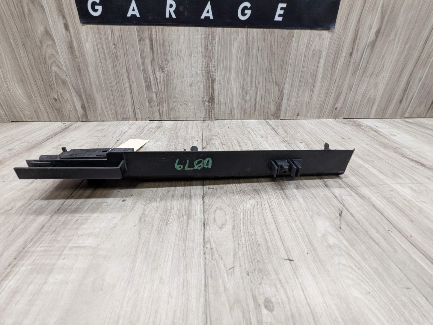 OEM BMW F22 F30 F32 F33 F36 F87 Left Right Radiator Brackets Supports Mount SET