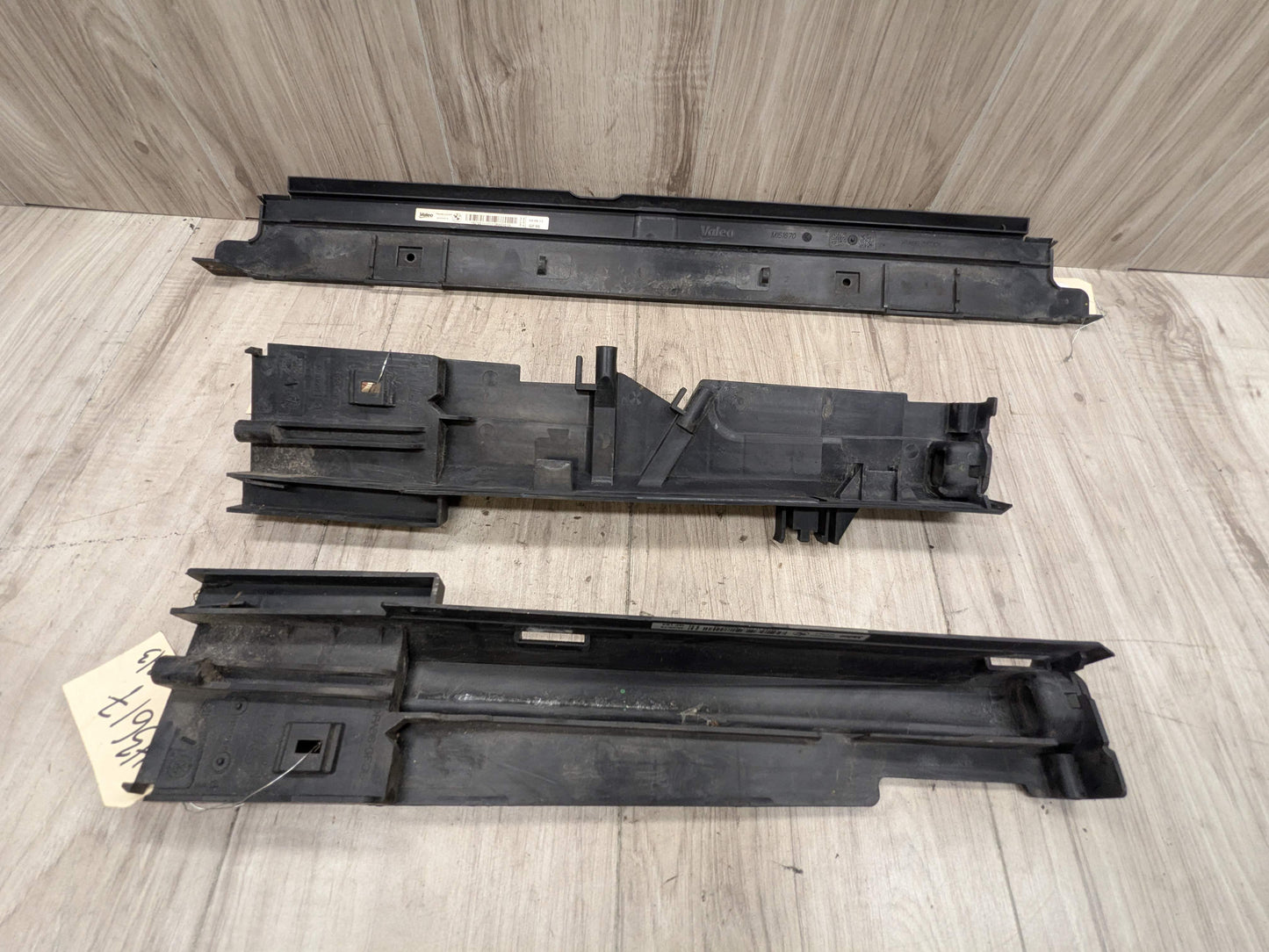 OEM BMW F22 F30 F32 F33 F36 F87 Left Right Radiator Brackets Supports Mount SET