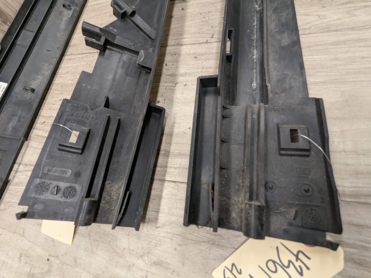 OEM BMW F22 F30 F32 F33 F36 F87 Left Right Radiator Brackets Supports Mount SET