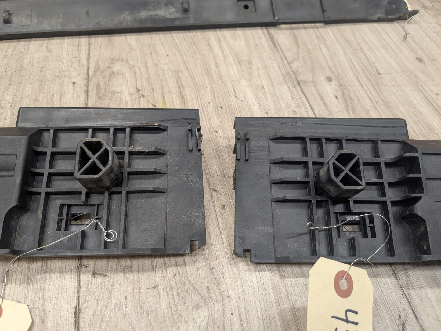 OEM BMW F22 F30 F32 F33 F36 F87 Left Right Radiator Brackets Supports Mount SET