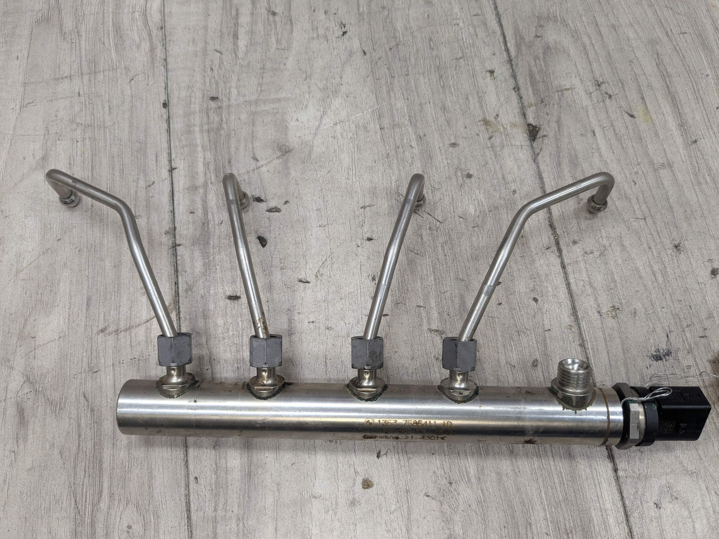 OEM BMW F10 F15 F25 F30 F32 F36 320 328 Engine N20 N26 Fuel Injector Line Rail