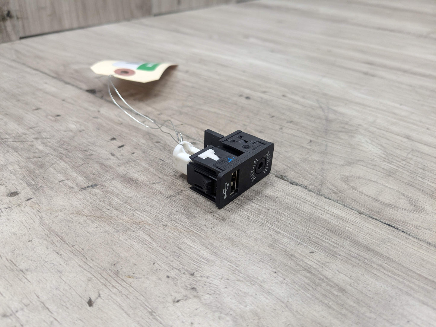 12-20 OEM BMW F22 F23 F30 F32 F33 F36 F48 F80 F82 F83 M3 M4 Aux Audio Input USB