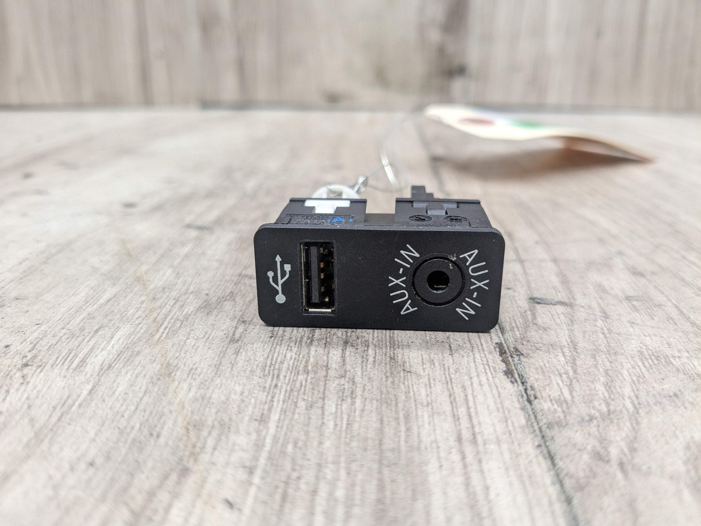 12-20 OEM BMW F22 F23 F30 F32 F33 F36 F48 F80 F82 F83 M3 M4 Aux Audio Input USB