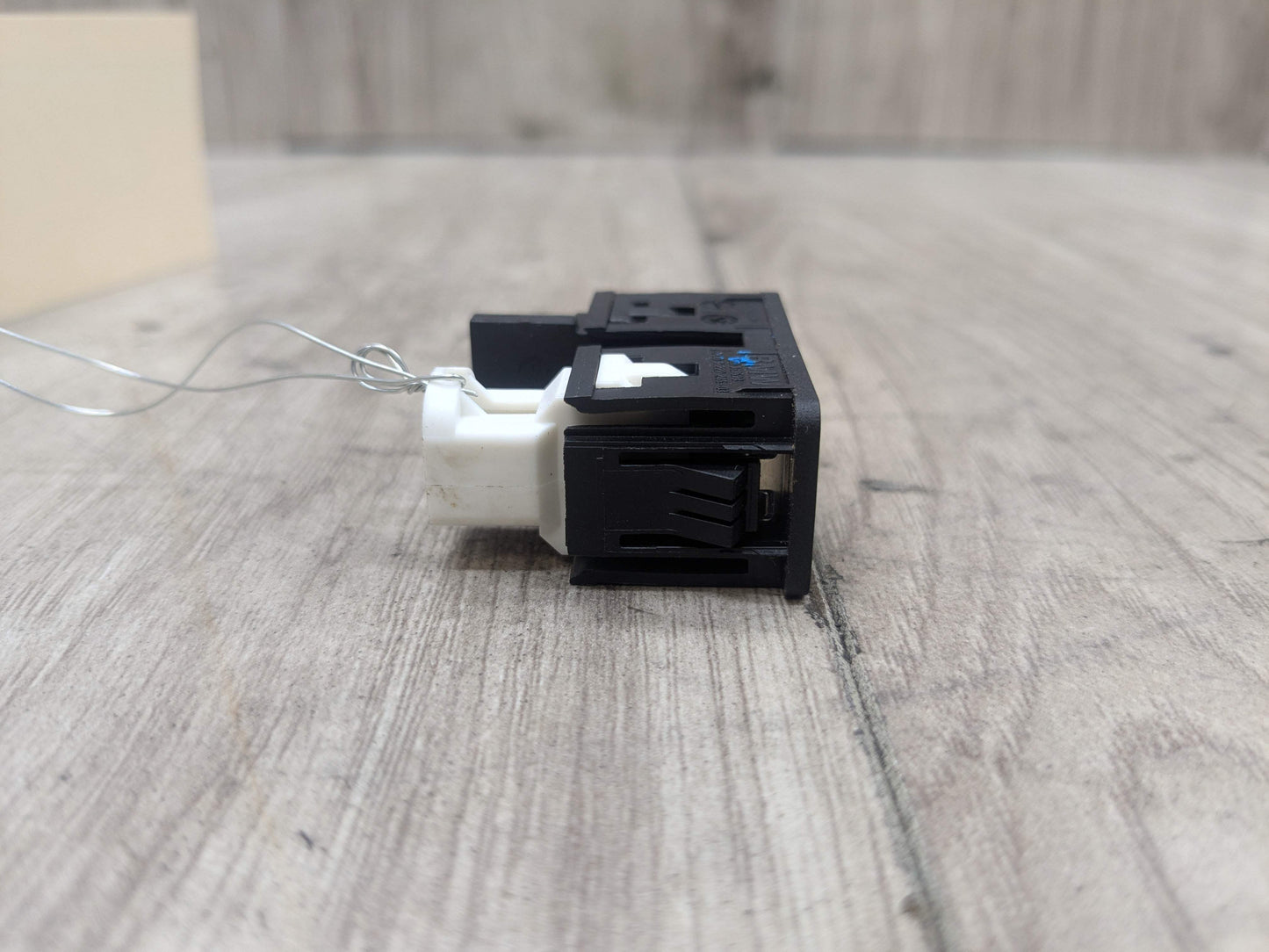 12-20 OEM BMW F22 F23 F30 F32 F33 F36 F48 F80 F82 F83 M3 M4 Aux Audio Input USB