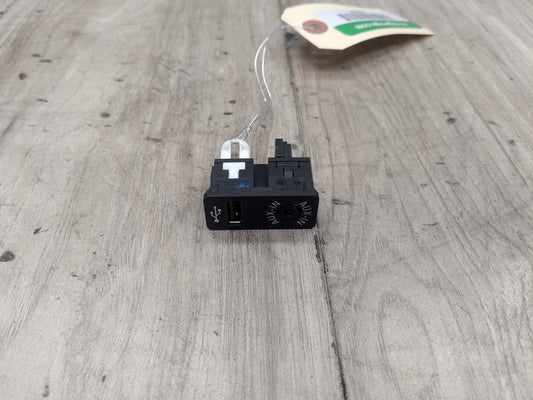 12-20 OEM BMW F22 F23 F30 F32 F33 F36 F48 F80 F82 F83 M3 M4 Aux Audio Input USB