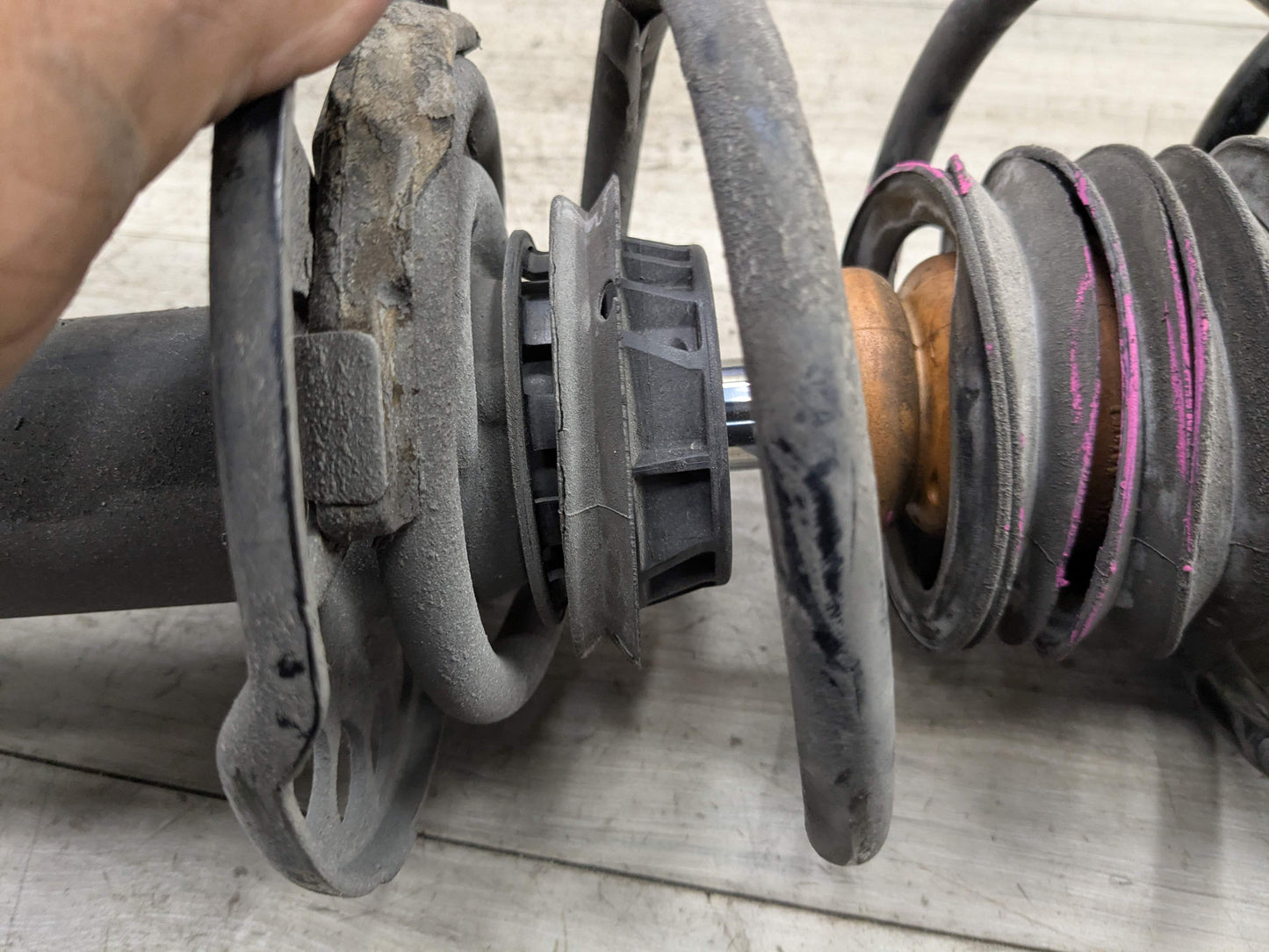 *19-25 OEM BMW G20 330i RWD Front Right Passenger Spring Strut Shock Absorber