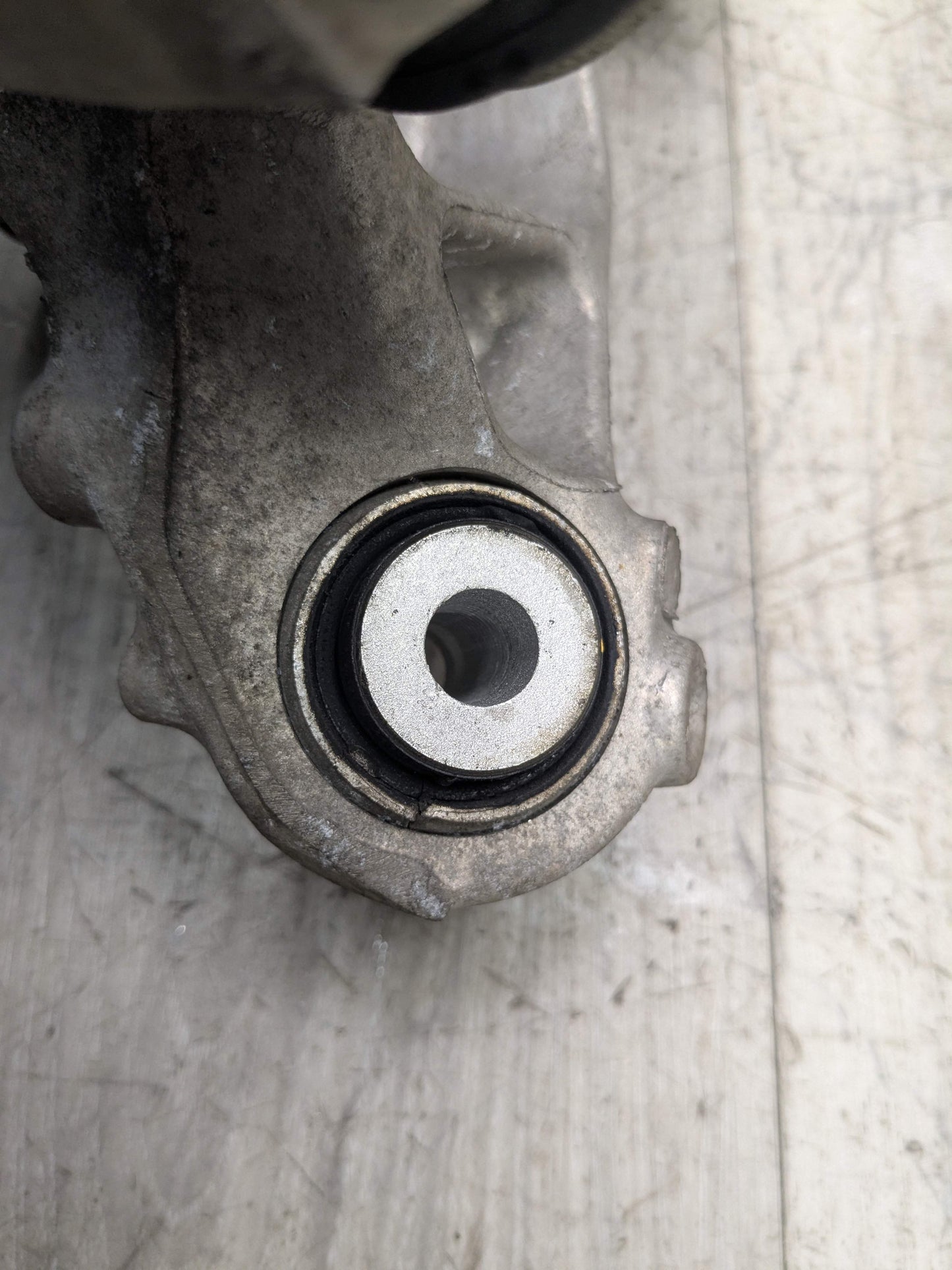 OEM BMW G01 X3 30i 30iX M40iX REAR Left Driver Knuckle Wheel Hub Spindle Bearing