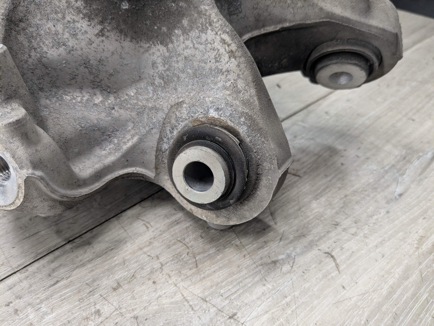 OEM BMW G01 X3 30i 30iX M40iX REAR Right Passenger Knuckle Hub Spindle Bearing