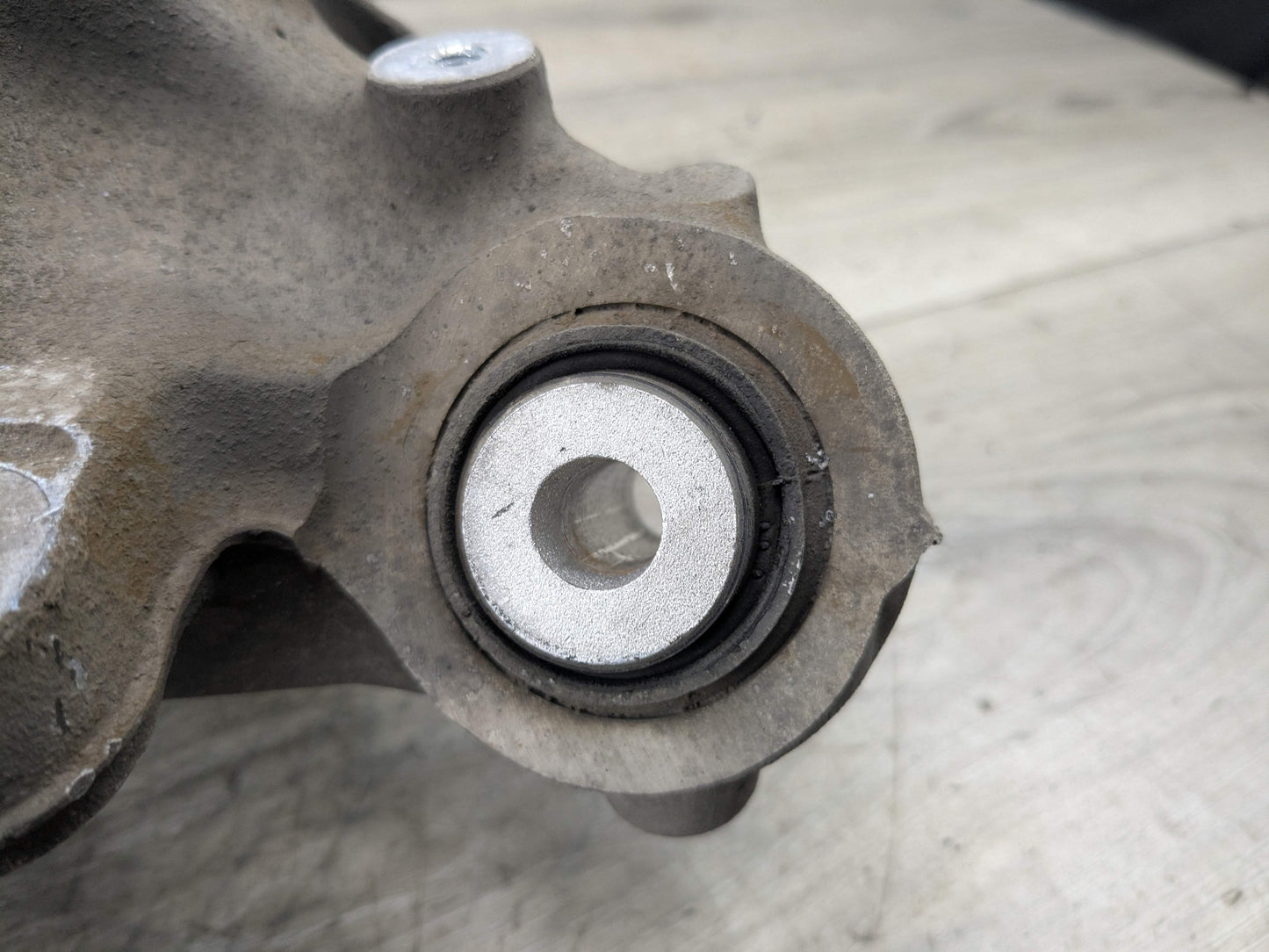 OEM BMW G01 X3 30i 30iX M40iX REAR Left Driver Knuckle Wheel Hub Spindle Bearing