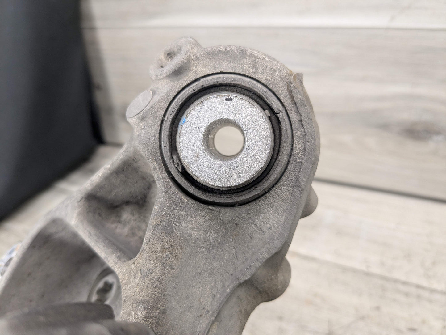 OEM BMW G01 X3 30i 30iX M40iX REAR Left Driver Knuckle Wheel Hub Spindle Bearing