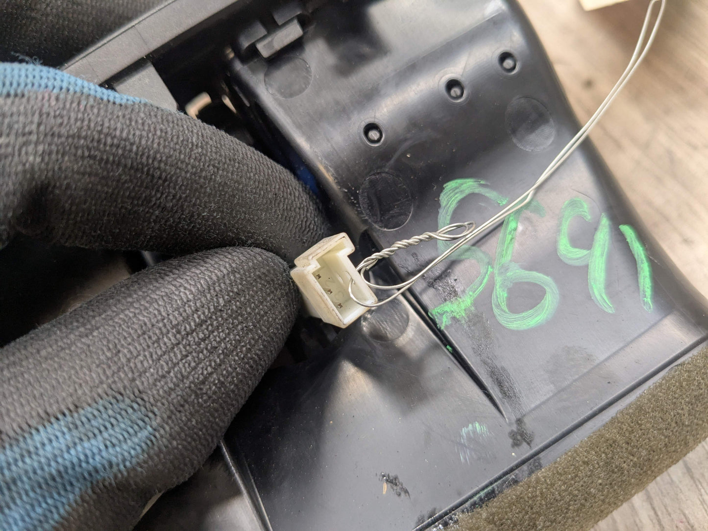 OEM BMW F22 F30 F32 F36 F80 F82 M3 M4 Rear AC Air Vent Trim Cover Panel Black