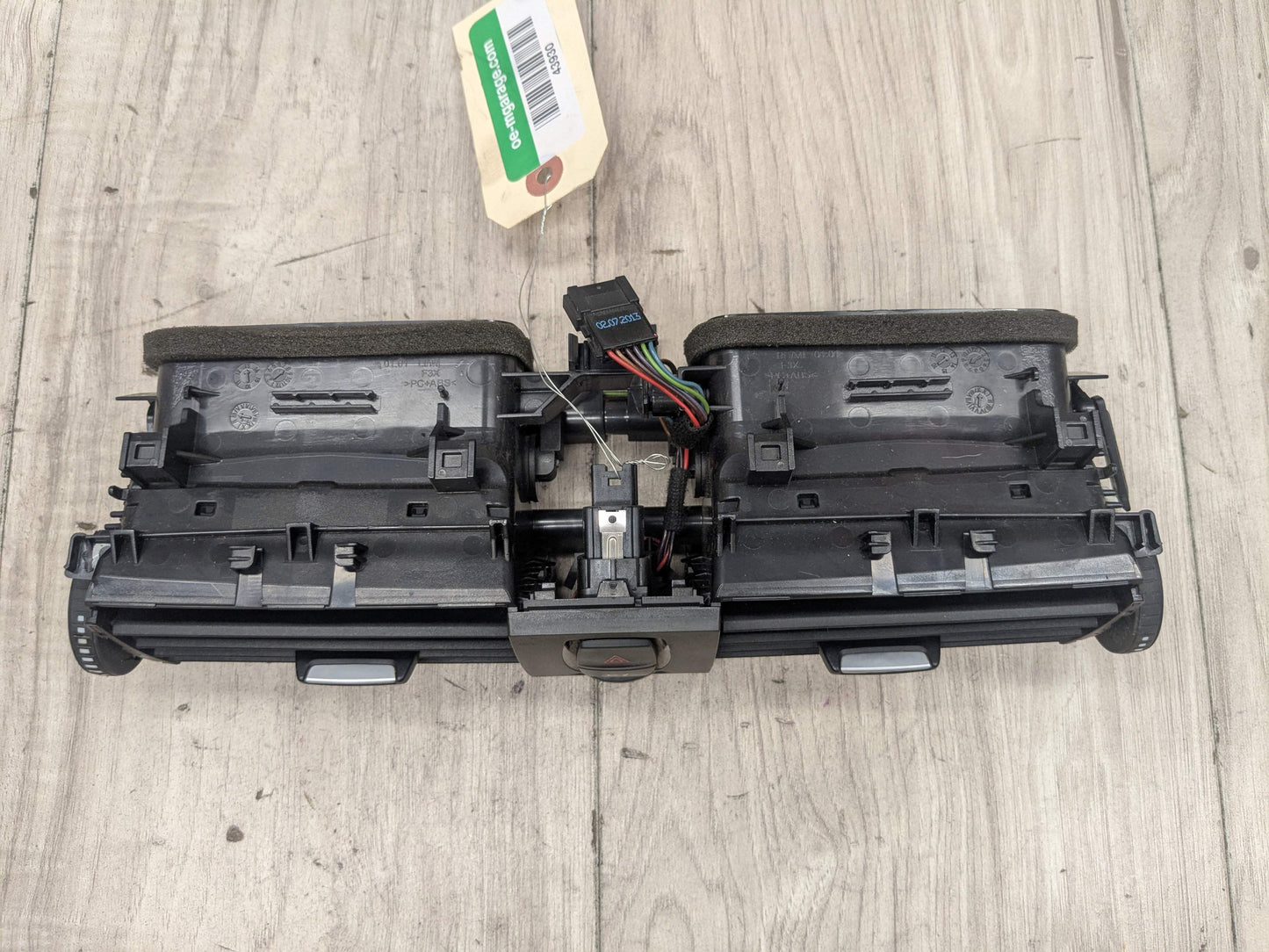 OEM BMW F30 F32 F33 F36 F80 F82 F83 M3 M4 Front Dash Central AC Air Vent Grille