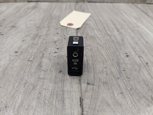 OEM BMW E60 E70 E82 E90 E92 F02 F10 F25 AUX Port USB Plug Input Jack Connector