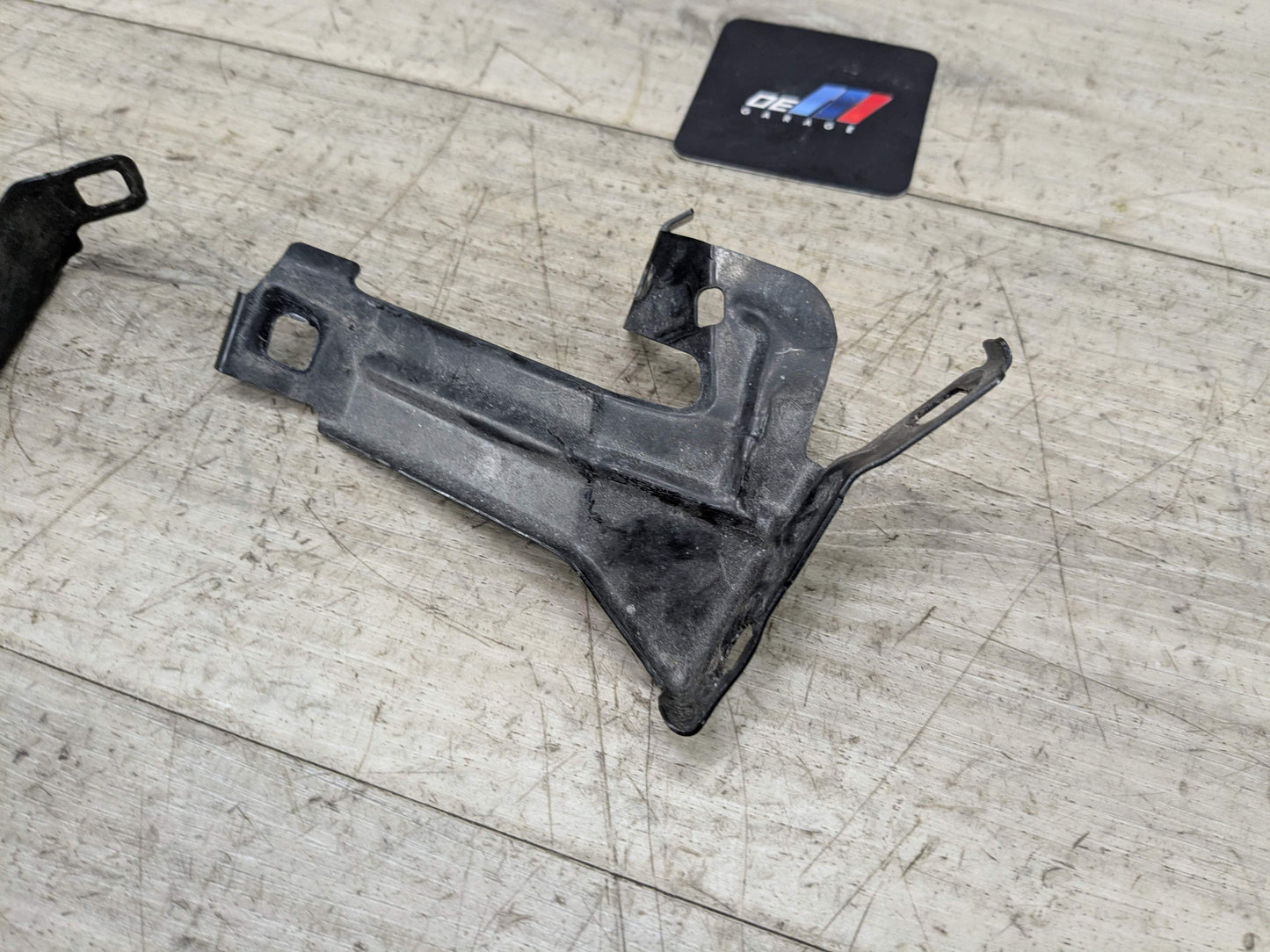 12-20 OEM BMW F30 F32 F33 F36 Front Left Driver Fender Wing Holder Bracket SET