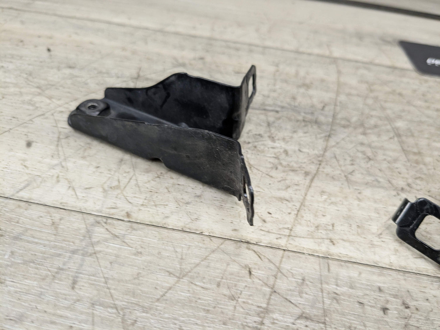 12-20 OEM BMW F30 F32 F33 F36 Front Left Driver Fender Wing Holder Bracket SET