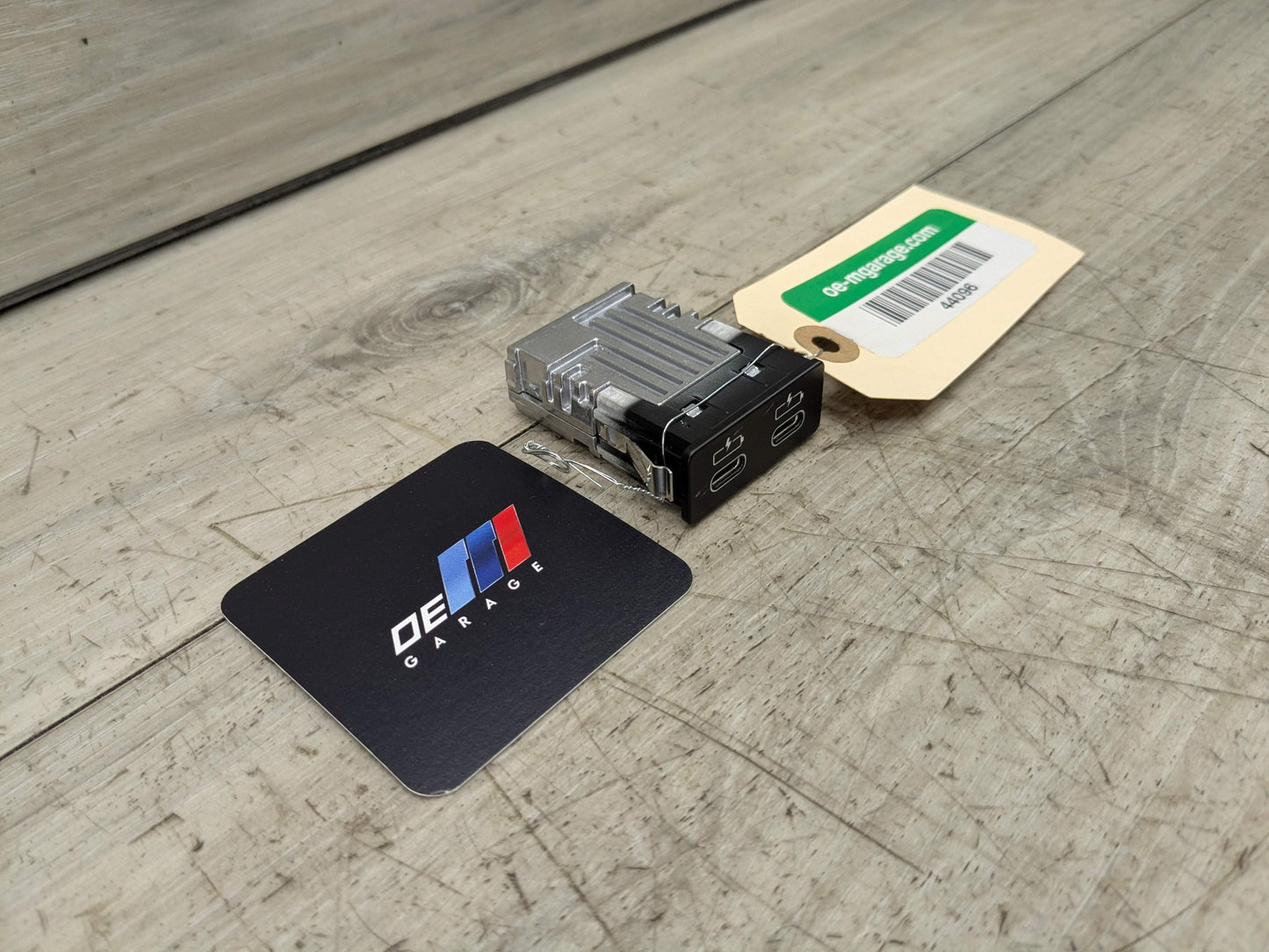 OEM BMW F48 F97 G01 G12 G20 G26 G30 USB Type C Socket Charger Port Connector