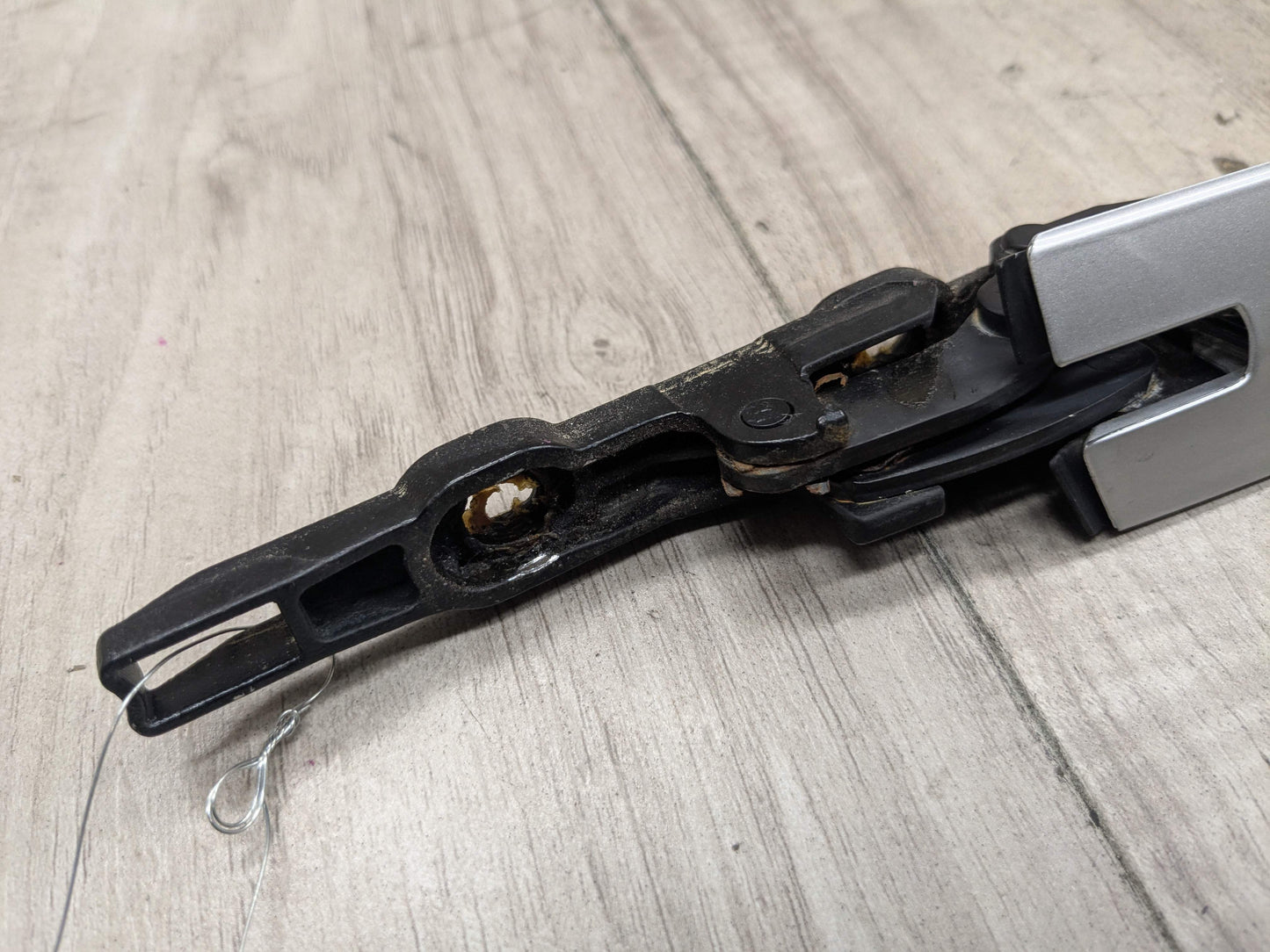 OEM BMW E93 335 M3 F33 F83 M4 Convertible Roof Top Hinge Cover Right Silver