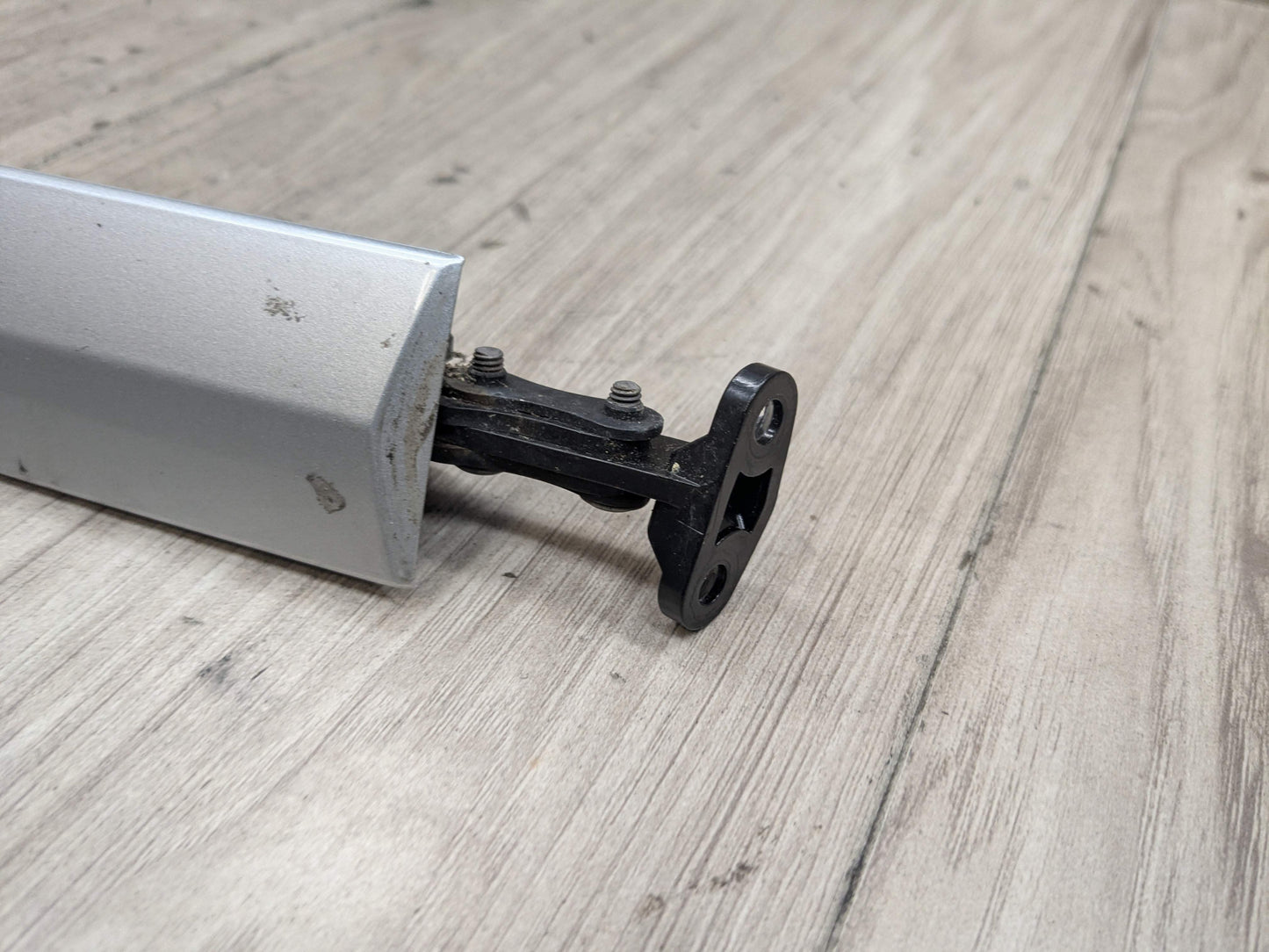 OEM BMW E93 335 M3 F33 F83 M4 Convertible Roof Top Hinge Cover Right Silver