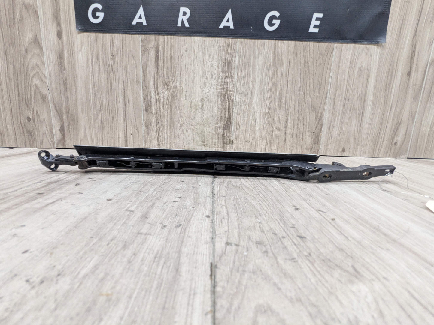 OEM BMW E93 335 M3 F33 F83 M4 Convertible Roof Top Hinge Cover Right Silver