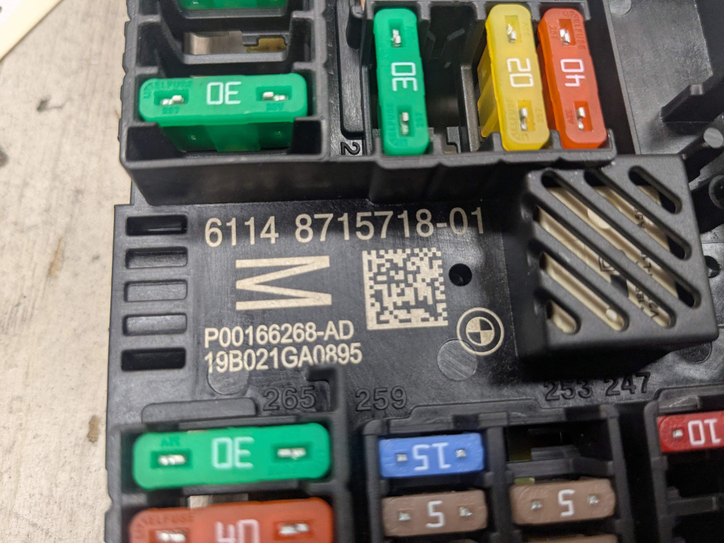 OEM BMW G20 330 M340 Rear Battery Power Distribution Fuse Relay Junction Box