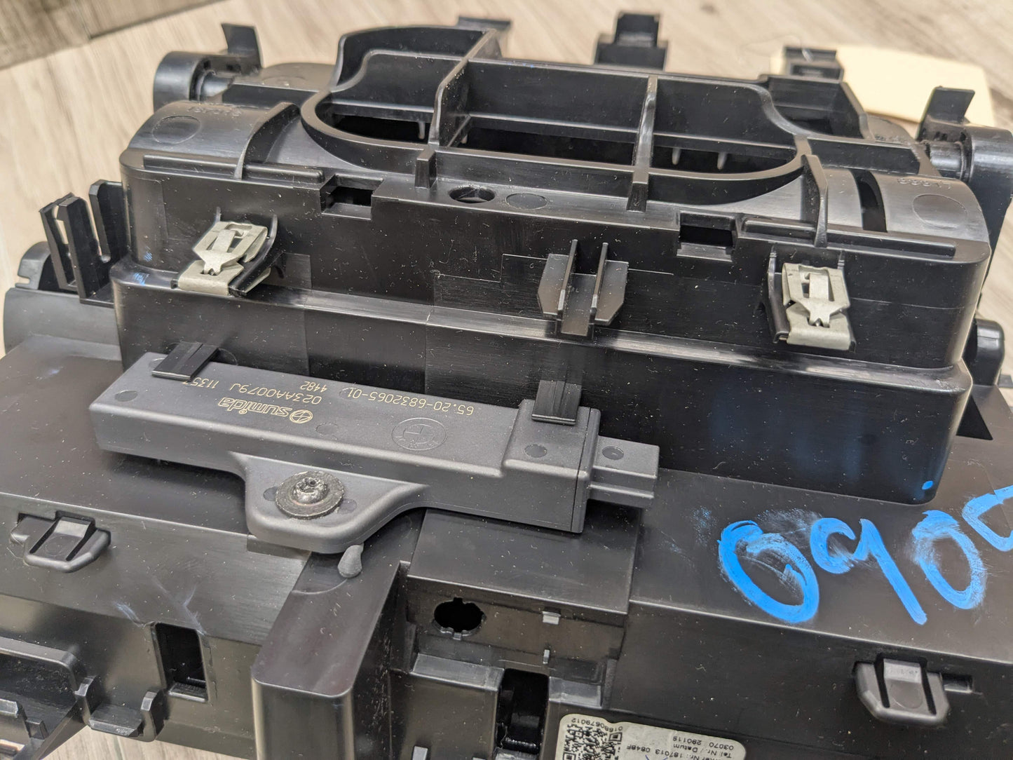 OEM BMW G20 G22 G23 330 M340 430 M440 Center Console Storage Cup Holder