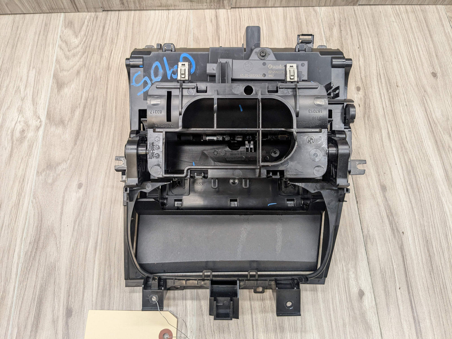 OEM BMW G20 G22 G23 330 M340 430 M440 Center Console Storage Cup Holder