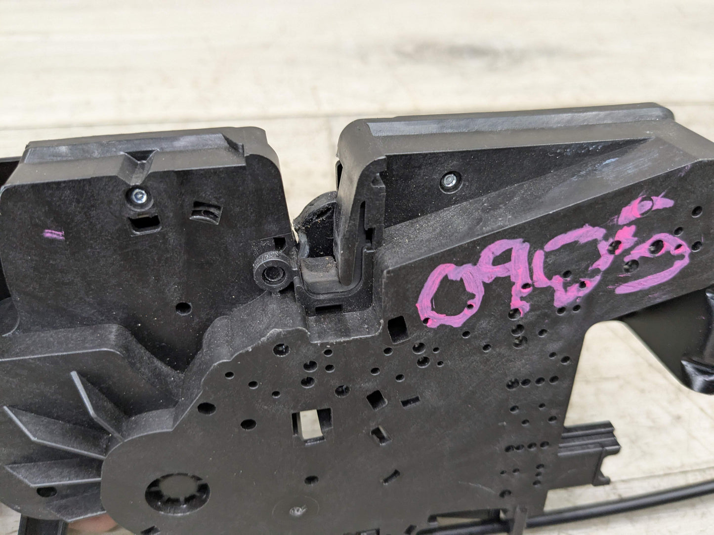 OEM BMW F44 F90 G20 G22 G26 G30 G42 G80 G82 Trunk Lid Latch Lock Opener Actuator