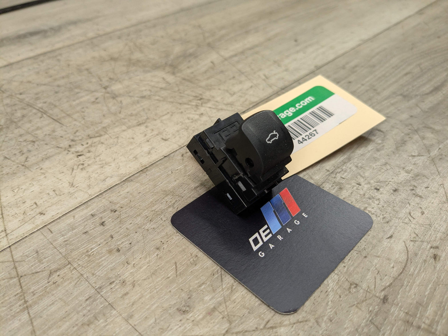 OEM BMW F90 F97 G01 G05 G20 G30 Trunk Lid Liftgate Open Release Switch Button