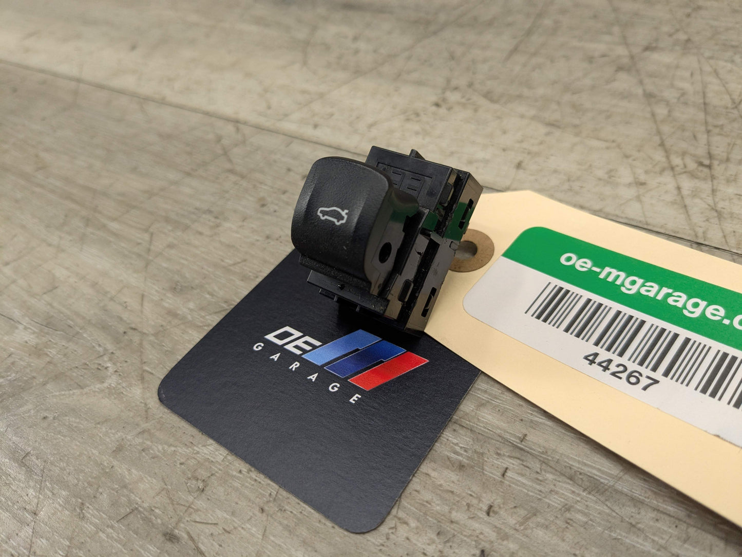 OEM BMW F90 F97 G01 G05 G20 G30 Trunk Lid Liftgate Open Release Switch Button