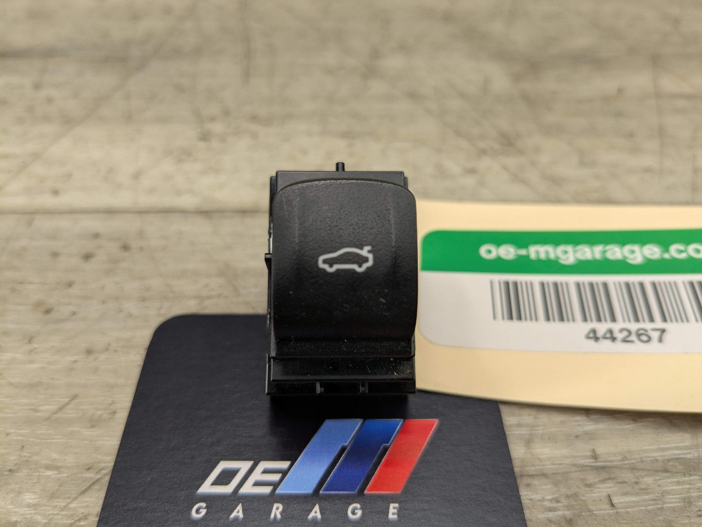 OEM BMW F90 F97 G01 G05 G20 G30 Trunk Lid Liftgate Open Release Switch Button